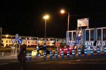 Un conductor causa un accidente en la entrada a Marpequeña Alta y se da la fuga a pie (Foto TA)